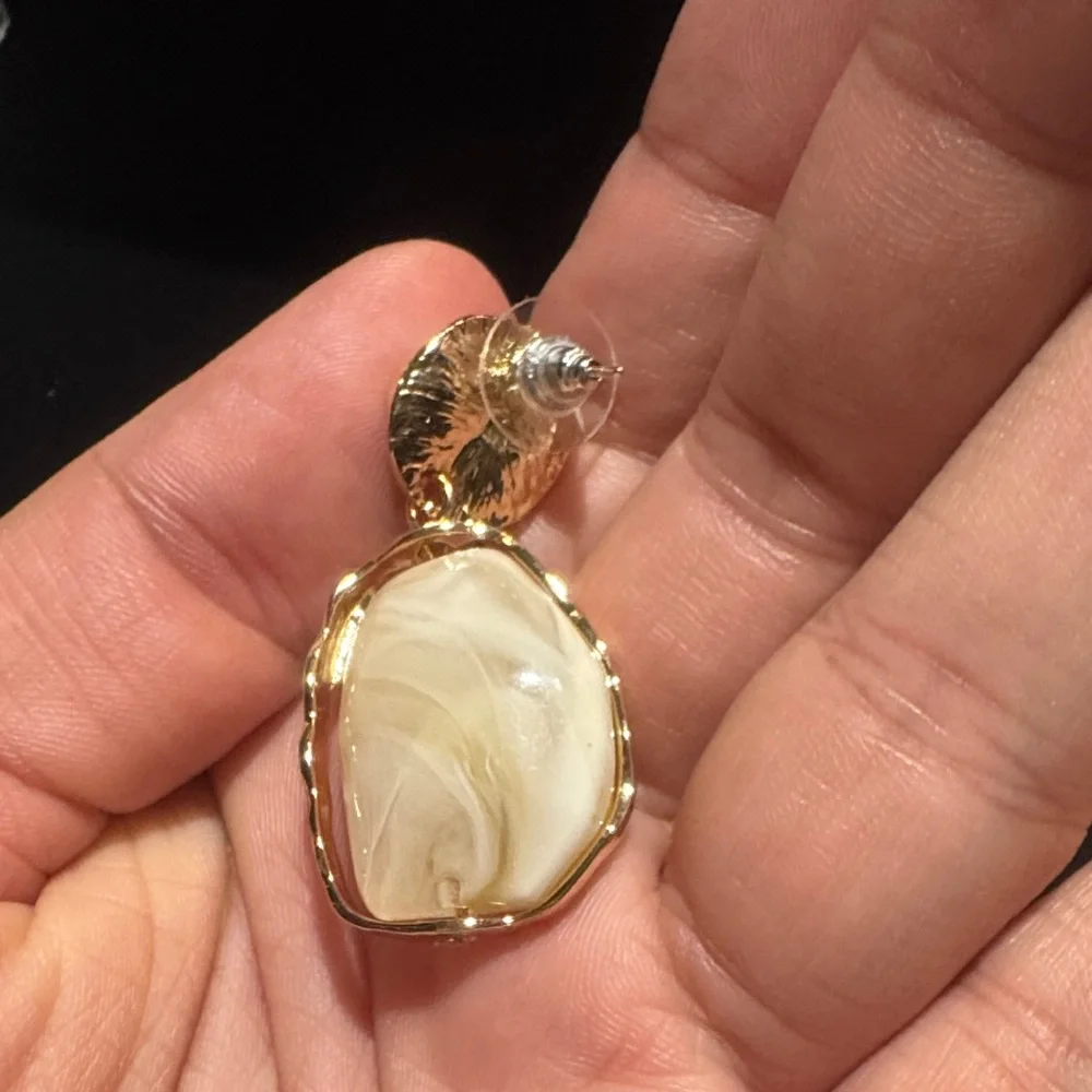 Elegant Gold and Cream Earrings - Picture 4 of 4